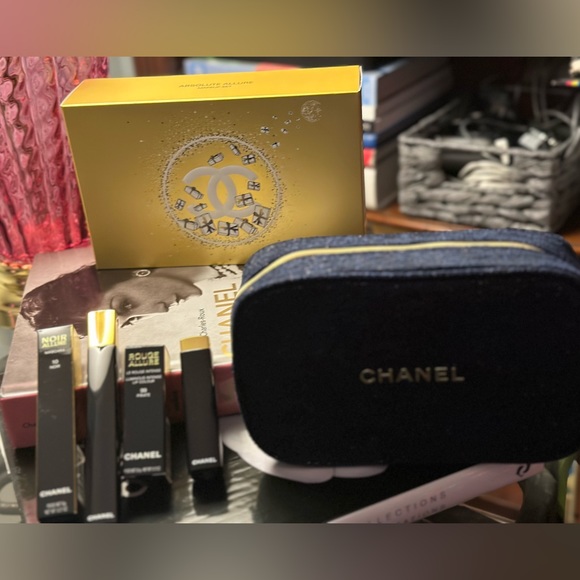 CHANEL HOLIDAY GIFT SET “ABSOLUTE ALLURE” - Picture 5 of 9
